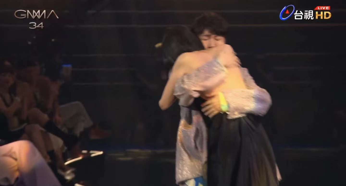 Parachutes 2023-07-07 13.31.05.jpeg