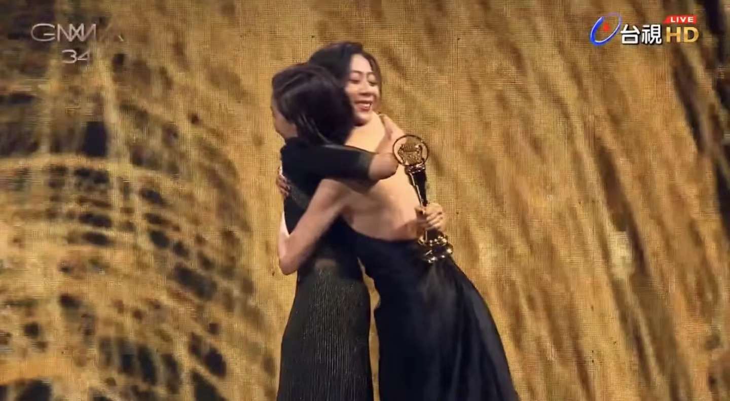 Parachutes 2023-07-07 13.34.41.jpeg