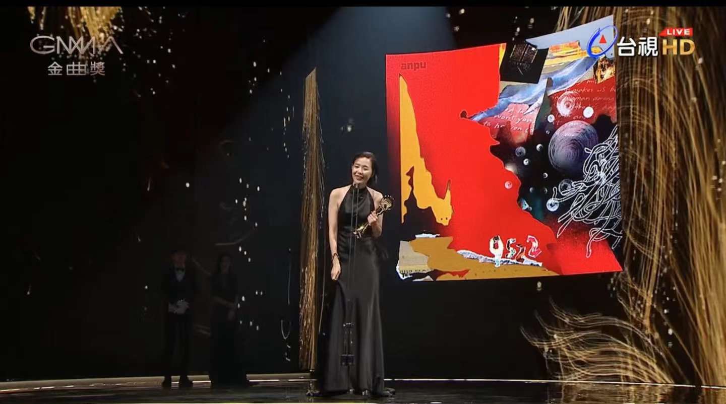 Parachutes 2023-07-07 13.34.43.jpeg